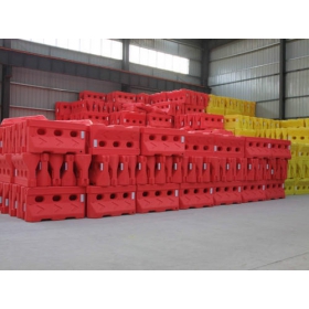 香港三孔水马厂家_隔离护栏_水马围栏厂家_价格