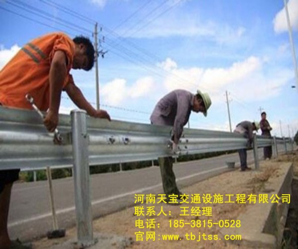 鹤岗护栏板批发厂家|高速护栏板施工